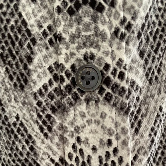 - Equipment Slim Signature Silk Shirt - Picture 4 of 7